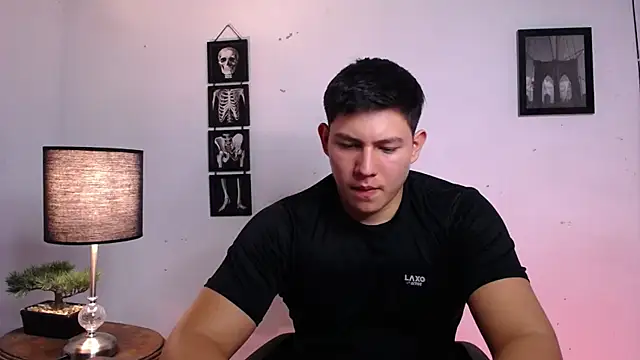 Snapshot of JamesCr_ chatting on 12, 11, 2025 JamesCr online show from 12, 11, 2025