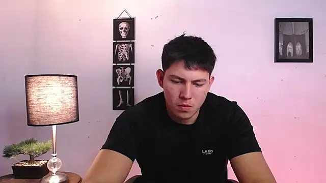 Snapshot of JamesCr_ chatting on 16, 11, 2025 JamesCr online show from 16, 11, 2025