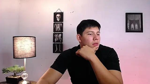 Snapshot of JamesCr_ chatting on 19, 11, 2025 JamesCr online show from 19, 11, 2025