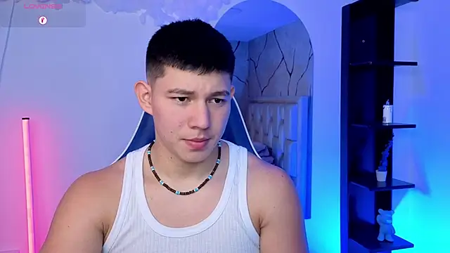 Snapshot of JamesCr_ chatting on 7, 7, 2026 JamesCr online show from 7, 7, 2026