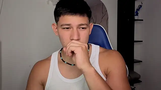 Snapshot of JamesCr_ chatting on 30, 7, 2026 JamesCr online show from 30, 7, 2026