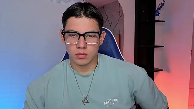 Snapshot of JamesCr_ chatting on 5, 8, 2026 JamesCr online show from 5, 8, 2026