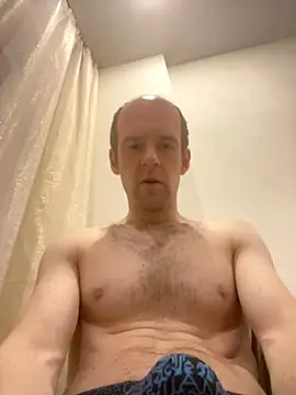 LynnAhNight online show from 14, 10, 2025