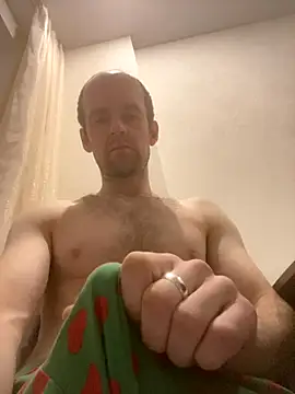 LynnAhNight online show from 18, 10, 2025