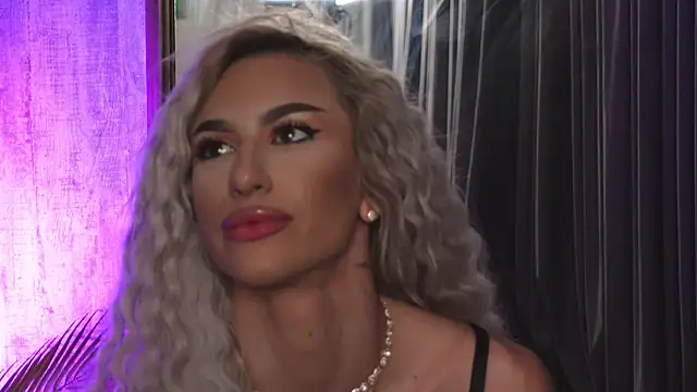 Snapshot of KarlaBart chatting on 1, 10, 2025 KarlaBart online show from 1, 10, 2025