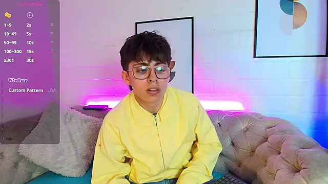 PepperTwink online show from 9, 3, 2025