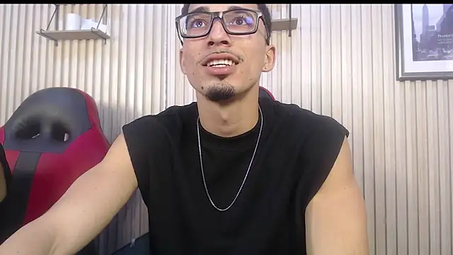 Snapshot of Becker2_ chatting on 30, 11, 2025 Becker2 online show from 30, 11, 2025