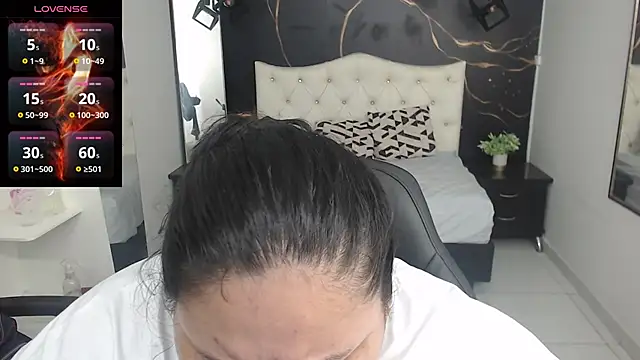 Snapshot of Aaliyah11 chatting on 12, 11, 2025 Aaliyah11 online show from 12, 11, 2025