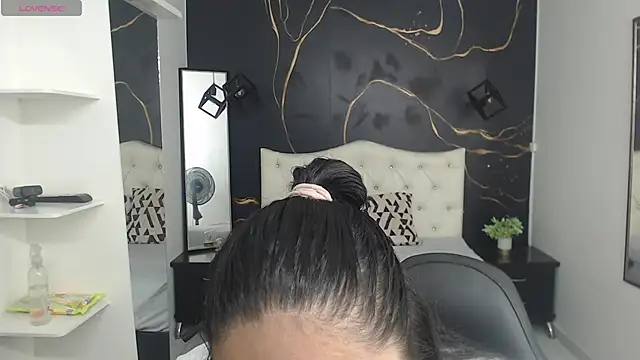 Snapshot of Aaliyah11 chatting on 14, 11, 2025 Aaliyah11 online show from 14, 11, 2025