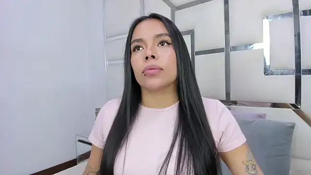 ZoeWan69 online show from 15, 4, 2026