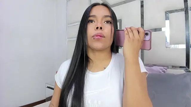 ZoeWan69 online show from 22, 4, 2026