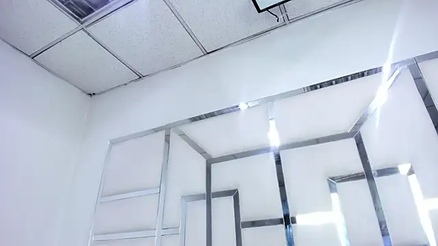 ZoeWan69 online show from 23, 4, 2026