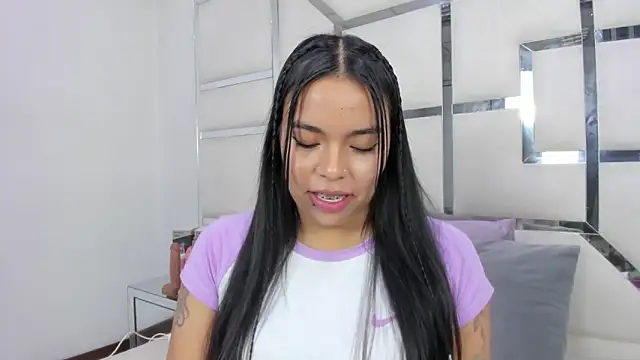 ZoeWan69 online show from 26, 4, 2026