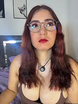 Anniferreira2 online show from 28, 4, 2026