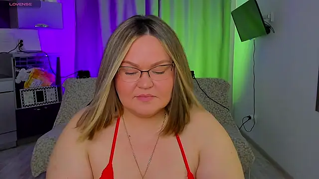 Vivien  wet online show from 3, 3, 2025