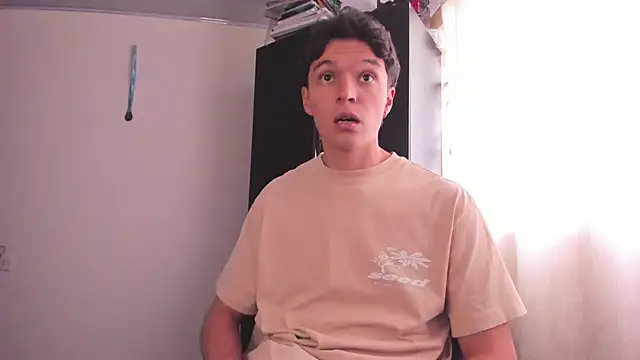 Snapshot of Mastrangelo_xxx chatting on 5, 3, 2025 Mastrangelo xxx online show from 5, 3, 2025