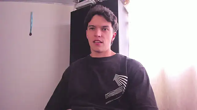 Snapshot of Mastrangelo_xxx chatting on 12, 3, 2025 Mastrangelo xxx online show from 12, 3, 2025