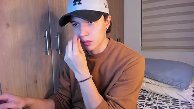 Snapshot of Mastrangelo_xxx chatting on 18, 9, 2025 Mastrangelo xxx online show from 18, 9, 2025