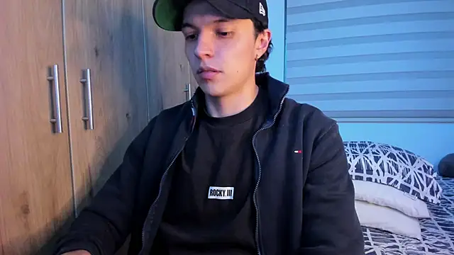 Snapshot of Mastrangelo_xxx chatting on 23, 9, 2025 Mastrangelo xxx online show from 23, 9, 2025