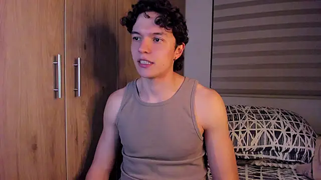 Snapshot of Mastrangelo_xxx chatting on 18, 10, 2025 Mastrangelo xxx online show from 18, 10, 2025