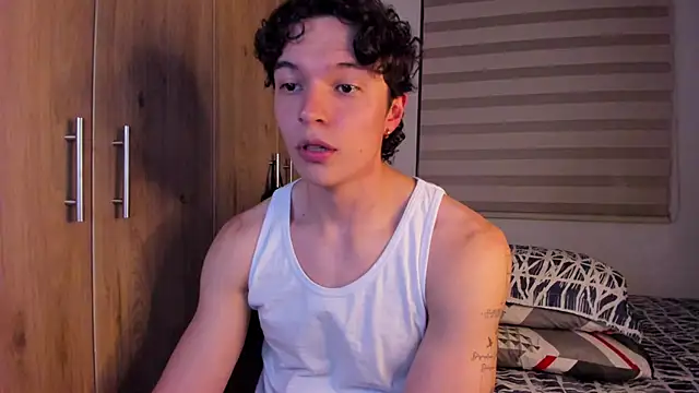 Snapshot of Mastrangelo_xxx chatting on 21, 10, 2025 Mastrangelo xxx online show from 21, 10, 2025