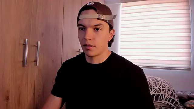 Snapshot of Mastrangelo_xxx chatting on 22, 11, 2025 Mastrangelo xxx online show from 22, 11, 2025