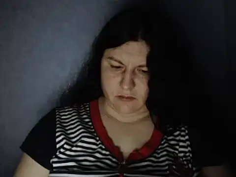 KiraSwee online show from 6, 3, 2025