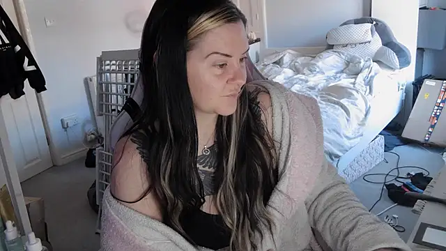 AureliaXOX online show from 8, 3, 2025