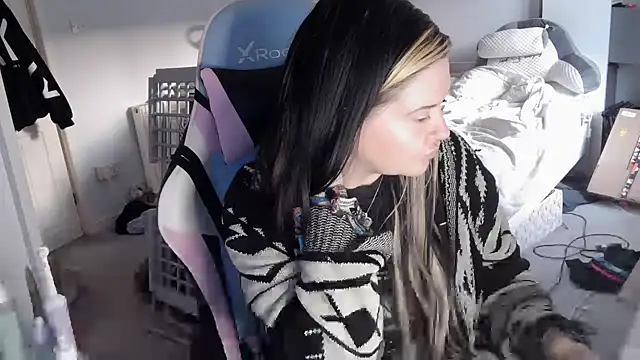 AureliaXOX online show from 8, 3, 2025