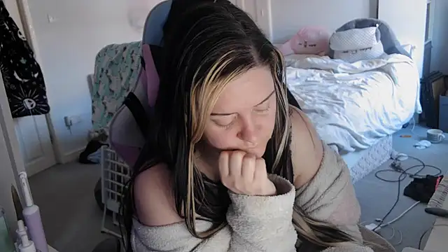 AureliaXOX online show from 9, 3, 2025