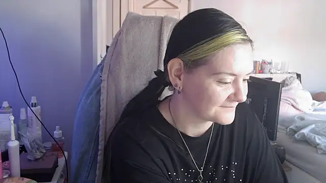 AureliaXOX online show from 12, 9, 2025