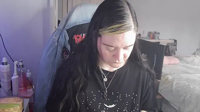 AureliaXOX online show from 17, 9, 2025