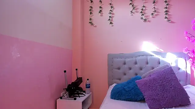 Snapshot of littletammy4u_ chatting on 23, 10, 2025 littletammy4u online show from 23, 10, 2025