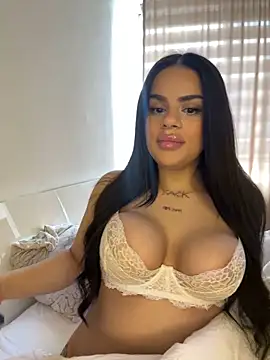 Snapshot of mrsbellanova chatting on 8, 10, 2025 mrsbellanova online show from 8, 10, 2025