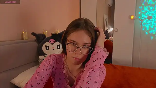 Mia Luw online show from 16, 11, 2025