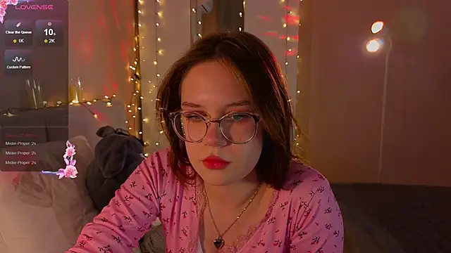 Mia Luw online show from 27, 11, 2025