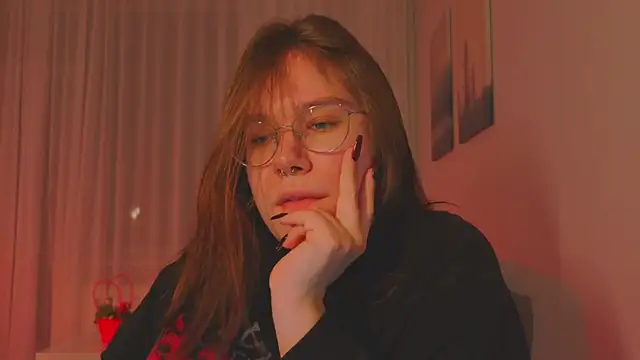 Mia Luw online show from 28, 4, 2026