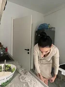 Celine Roxelle online show from 19, 9, 2025