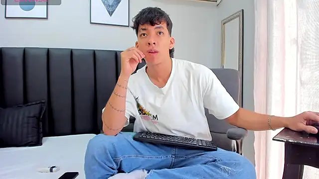 ISAAC CRYSTON online show from 3, 2, 2025