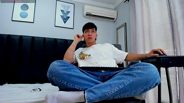 ISAAC CRYSTON online show from 3, 2, 2025