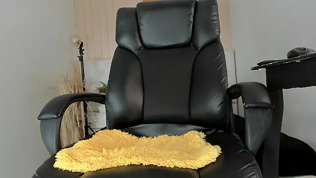 ISAAC CRYSTON online show from 6, 3, 2026