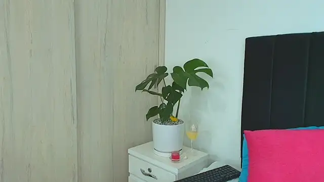 MarianaGiiiL online show from 4, 3, 2025