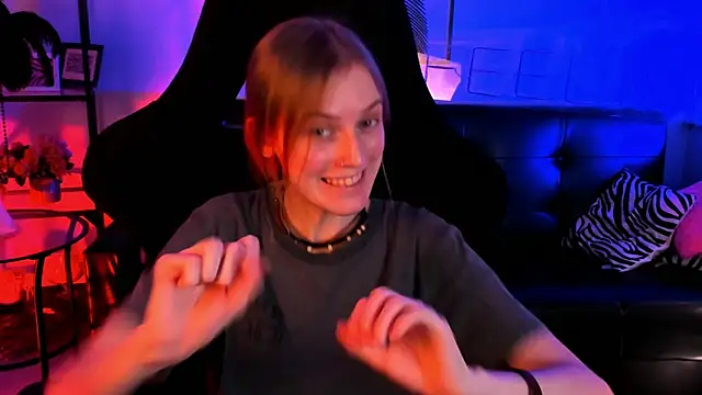 KiraMontoya online show from 25, 2, 2025