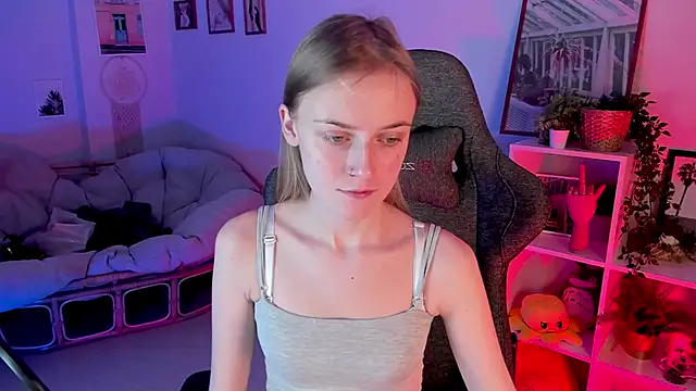 KiraMontoya online show from 7, 3, 2025