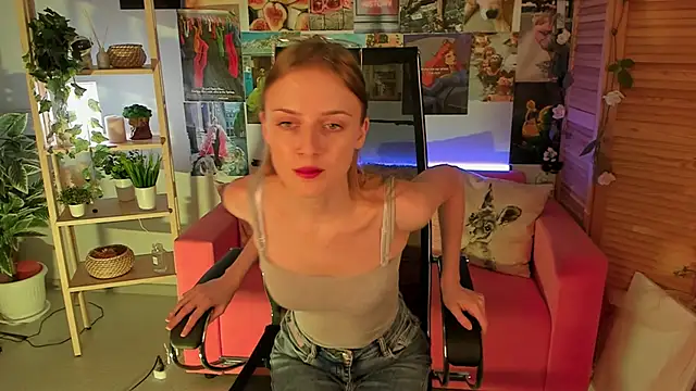 KiraMontoya online show from 16, 3, 2025