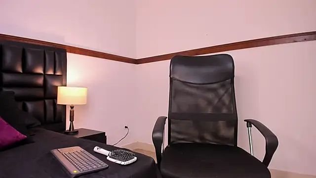 Manu bauer online show from 1, 3, 2025