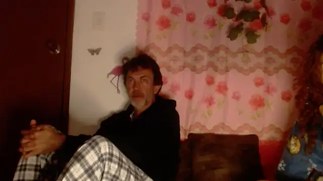 jeans and emma online show from 14, 3, 2025