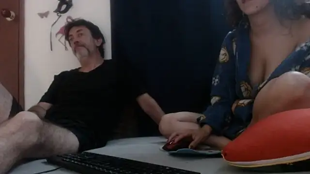 jeans and emma online show from 17, 3, 2025