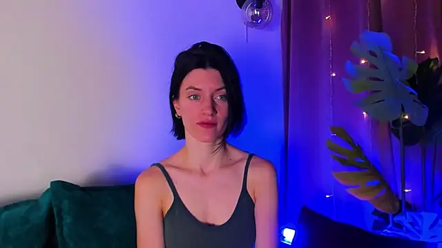 roxy riot  online show from 8, 2, 2025