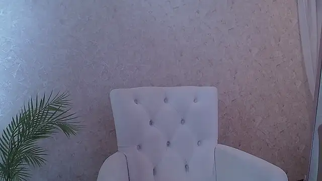 roxy riot  online show from 4, 3, 2025